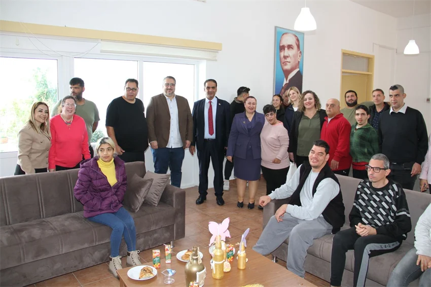 Girne rehabilitasyon merkezini belediye başkanıyla ziyaret