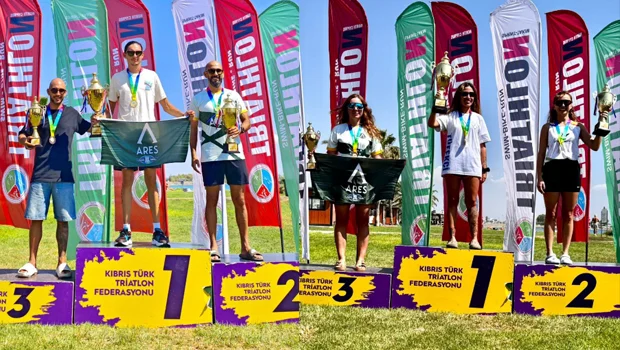 İskele triatlonunda sporculara ödülleri takdim etti