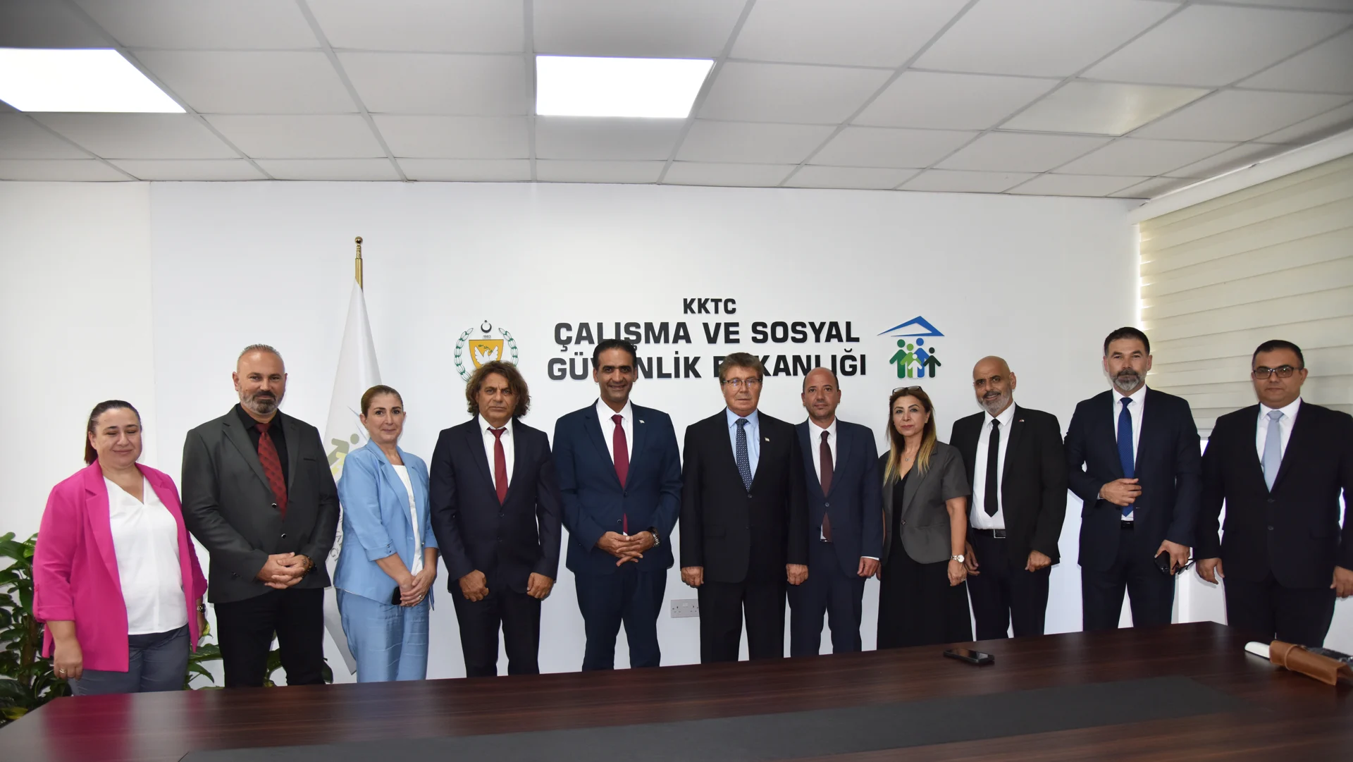 Başbakan Üstel’e bakanlık projeleri hakkında bilgi verdi